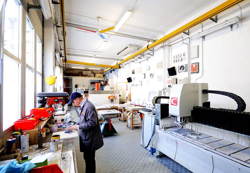 Lavorazione marmo per lapidi